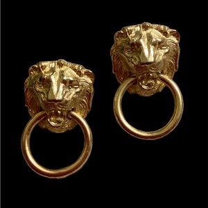 Vintage gold lion face with ring in mouth. Door knocker, circa 1980. EUC